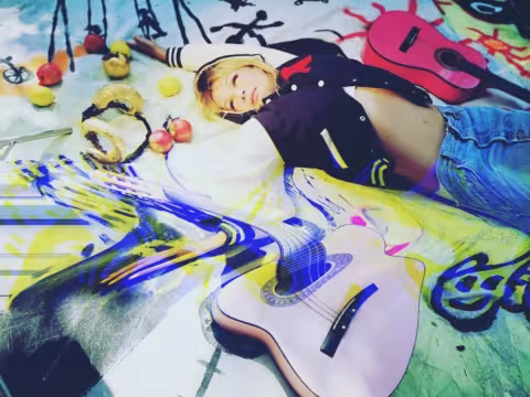 Isobel-Campbell-with-pink-guitar-1200x900.jpeg