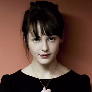 Laura-Marling300_01.jpg