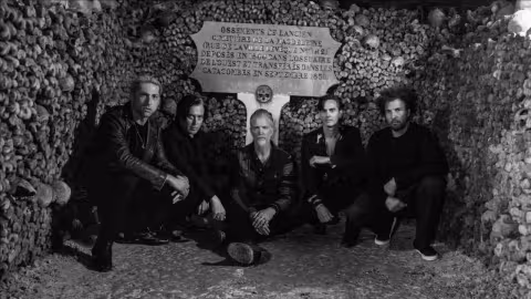 Queens-Of-The-Stone-Age-2025_catacombes.jpg