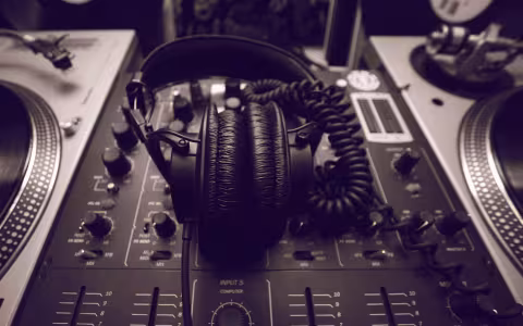 Radio-Studio-Wallpapers.jpg