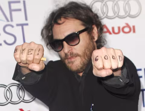 joaquin-phoneix-drunk-high.jpg