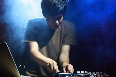 nosaj-thing-live.jpg