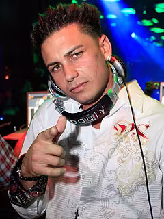 pauly-d-240.jpg