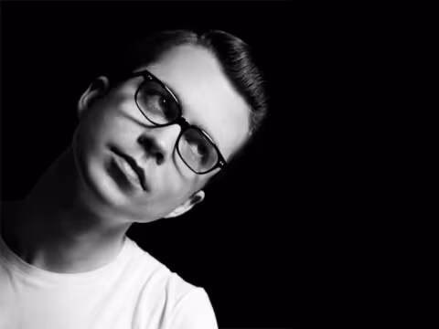 tomvek.jpg