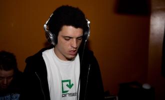 Breakage-eecue_28913_73n7_l.jpg