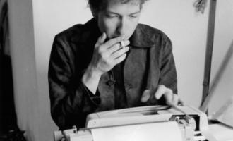 Dylan-at-Ginsbergs-Typewriter.jpg