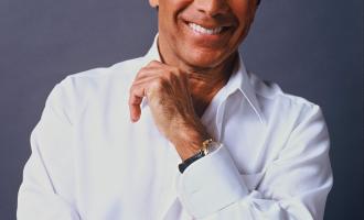 Paul_Anka_White_shirt_-_Factor.JPG