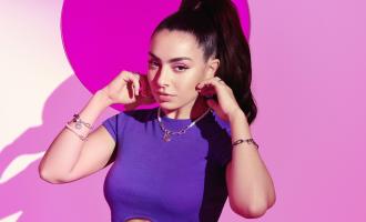 charli-x-pandora-high-rgb-aw21-f-oct-pan-me-charli-lifestyle-02-rgb-1632932027.jpg