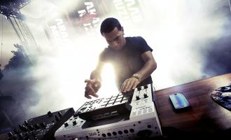 edm-artist-araabmuzik-at-the-movement-festival-2012-1.jpg