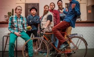 erlend_oye_and_band.jpg